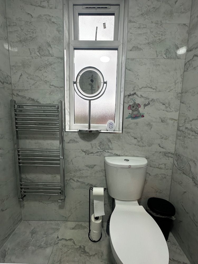 Heathrow roomzzzz B&B Classic Double Room, Non Smoking, Garden Area 32