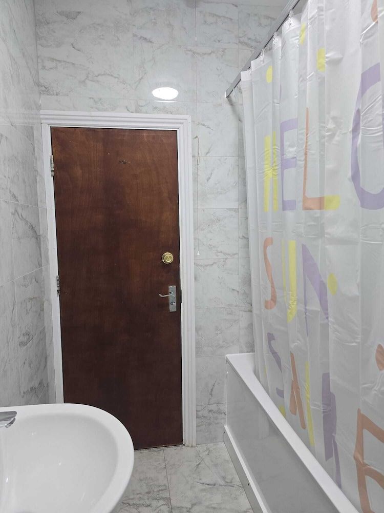 Heathrow roomzzzz B&B Classic Double Room, Non Smoking, Garden Area 40