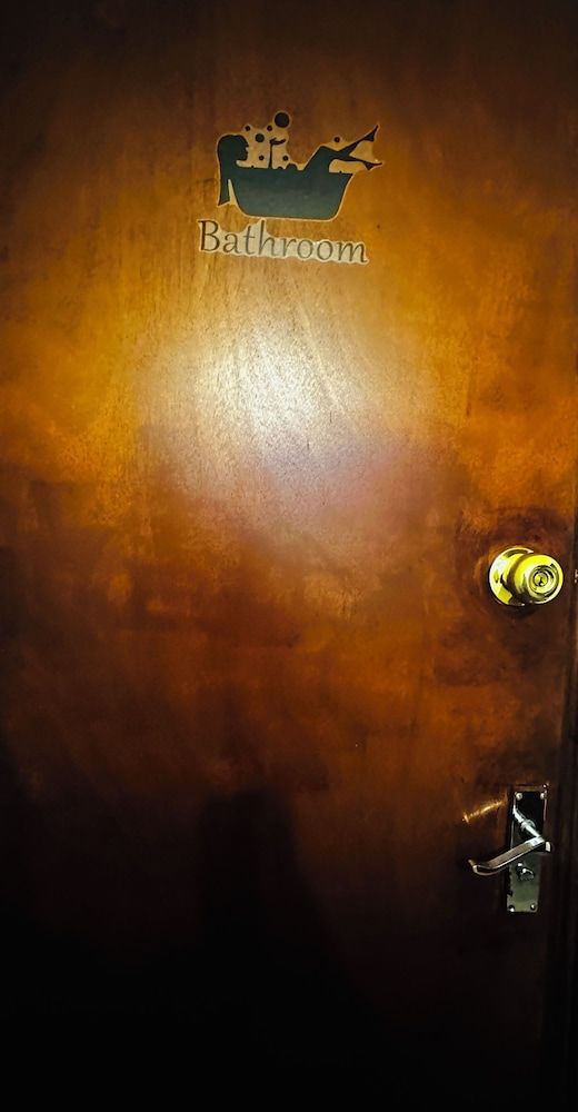 Heathrow roomzzzz B&B Classic Double Room, Non Smoking, Garden Area 43