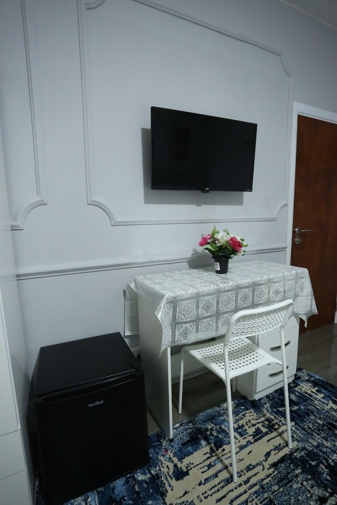 Heathrow roomzzzz B&B Classic Double Room, Non Smoking, Garden Area 57