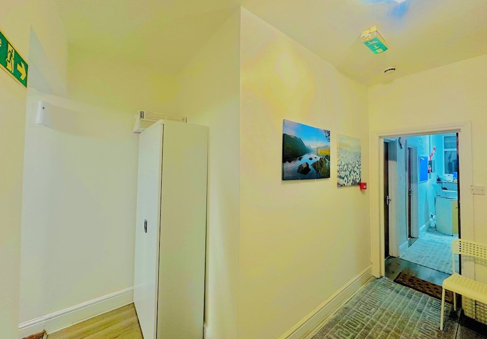 Heathrow roomzzzz B&B Classic Double Room, Non Smoking, Garden Area 36