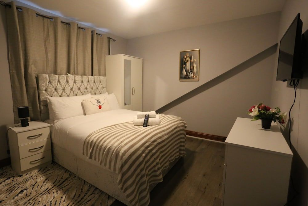 Heathrow roomzzzz B&B Classic Double Room, Non Smoking, Garden Area 26