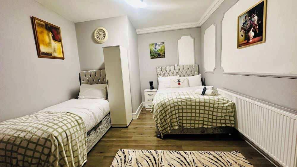 Heathrow roomzzzz B&B Classic Double Room, Non Smoking, Garden Area