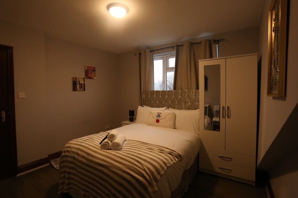 Heathrow roomzzzz B&B Classic Double Room, Non Smoking, Garden Area 24