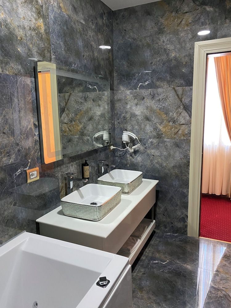 HOTEL ROZAFA Superior Double Room 6