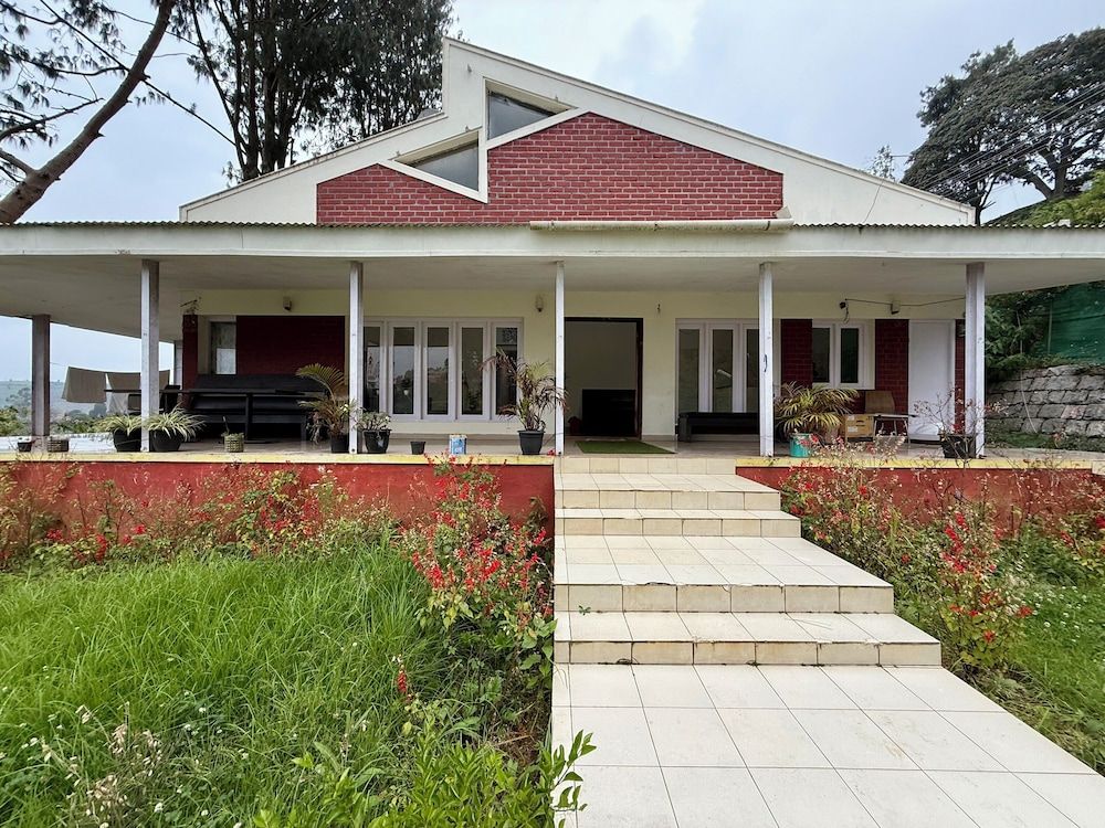 Nilgiris Inn