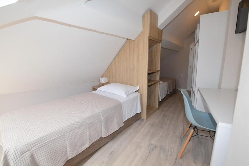 Hotel Promenade Standard Twin Room, Mountain View 2