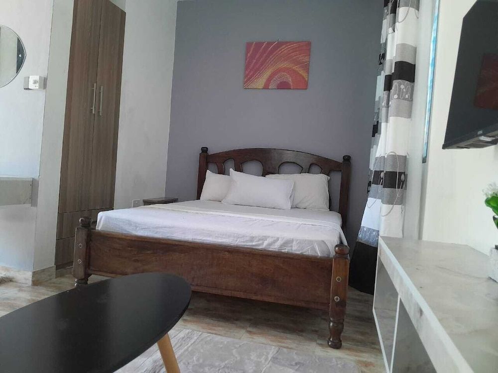 Kelly Homes Comfort Apartment, 1 Queen Bed, Private Bathroom 2