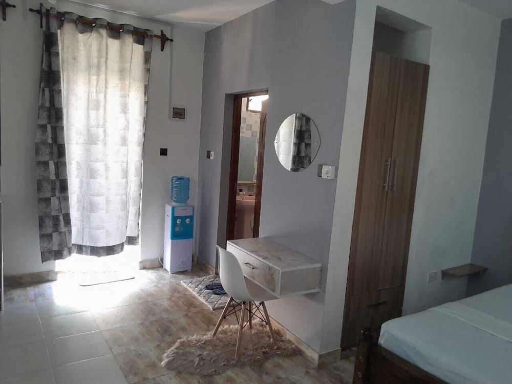 Kelly Homes Comfort Apartment, 1 Queen Bed, Private Bathroom 6