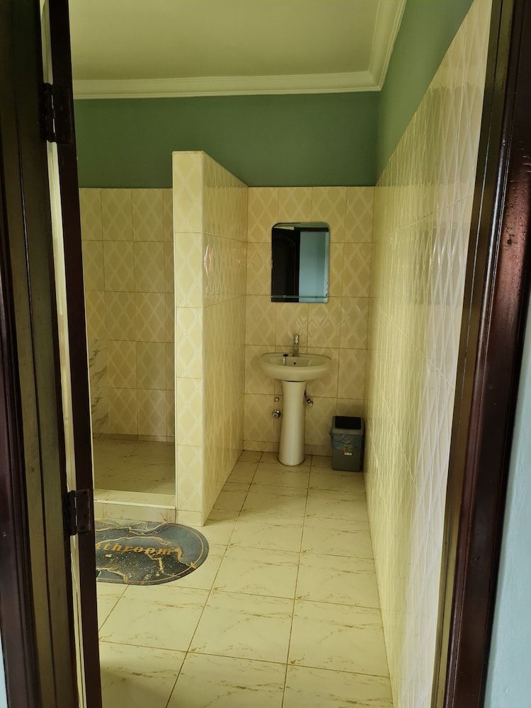 The Charways Lodge Comfort Double Room 9