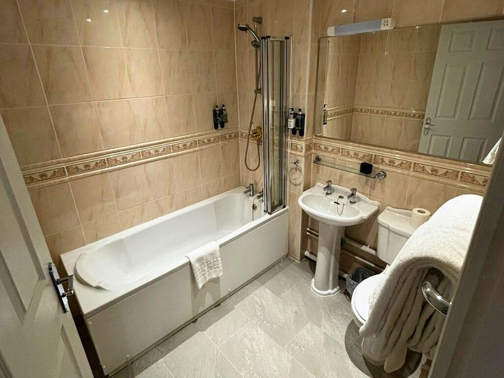 Three Kings Superior Double Room, Ensuite 6