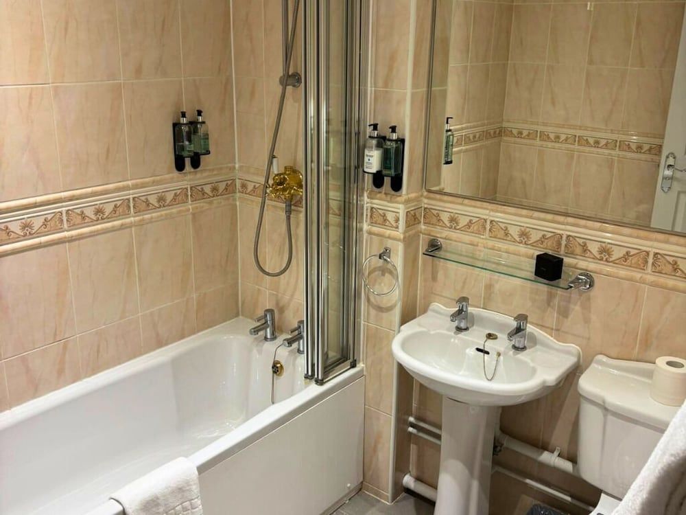 Three Kings Superior Double Room, Ensuite 5