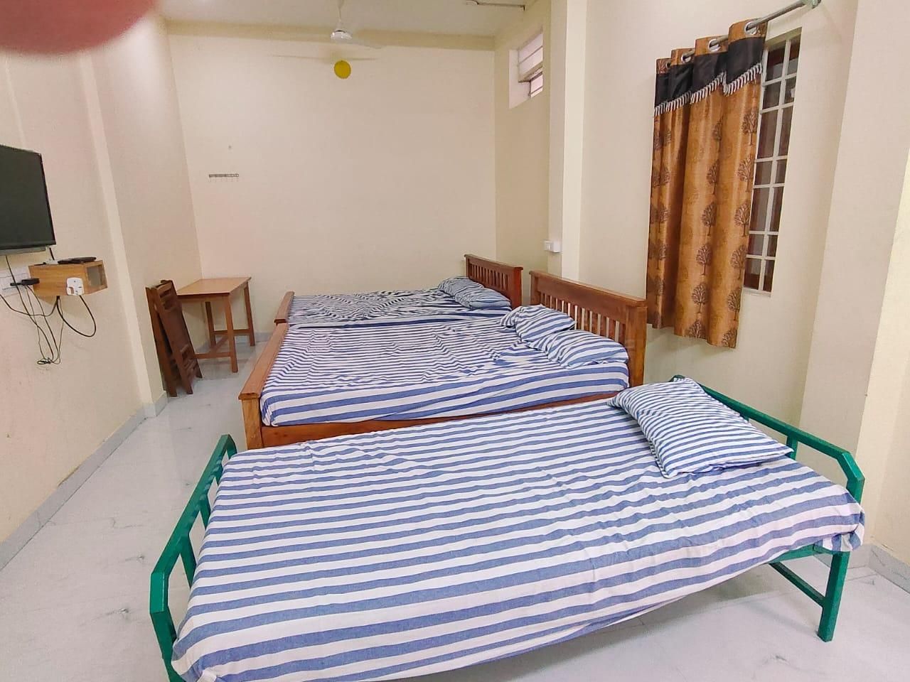 5 Bed - AC Room