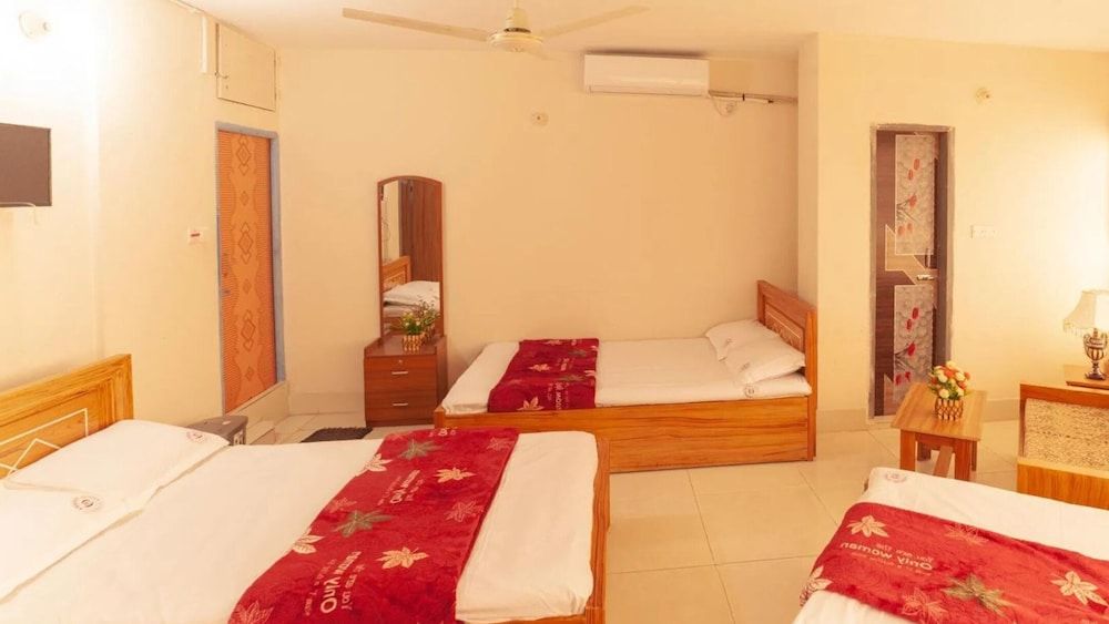 Hotel Sikder Residential Standard Quadruple Room 7