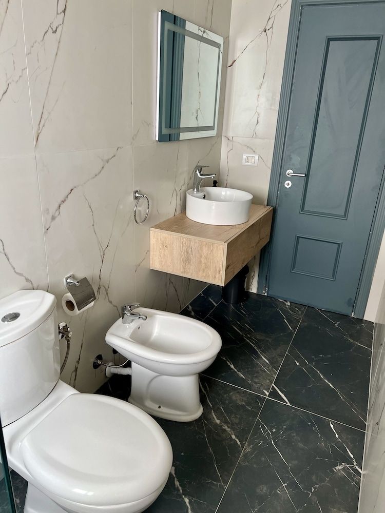 Wave Beachfront Apartments Deluxe Apartment 7