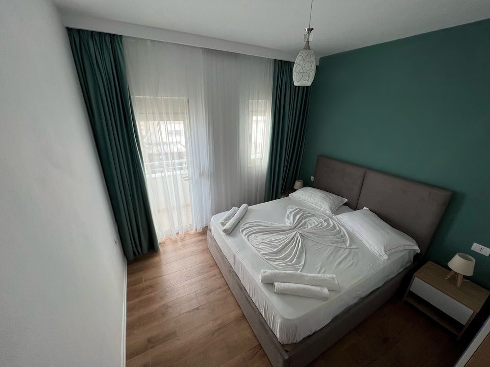 Wave Beachfront Apartments Deluxe Apartment 2