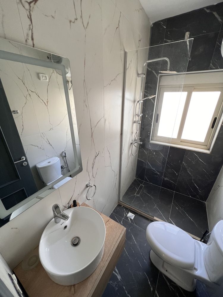 Wave Beachfront Apartments Family Apartment 6