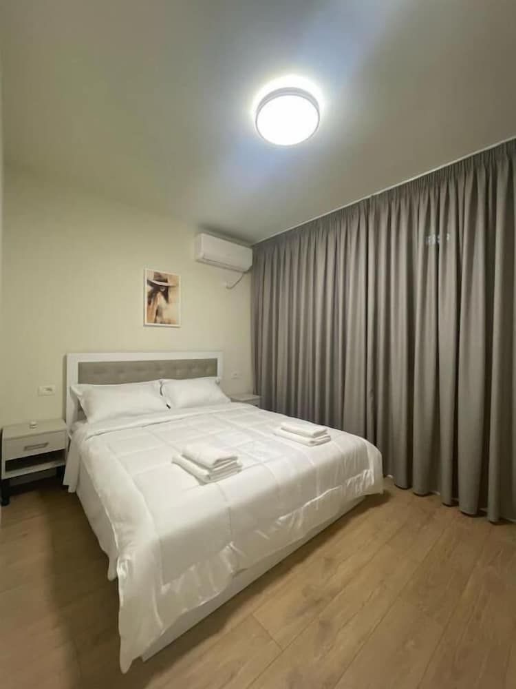 Margen Apartments - Tirana City Center Superior Apartment, City View 3