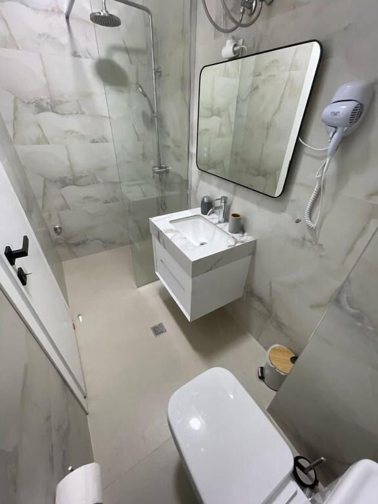 Margen Apartments - Tirana City Center Superior Apartment, City View 19