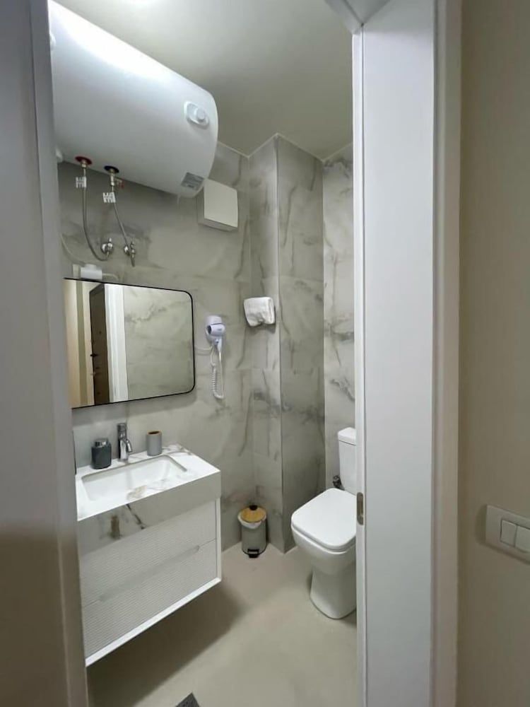 Margen Apartments - Tirana City Center Superior Apartment, City View 15