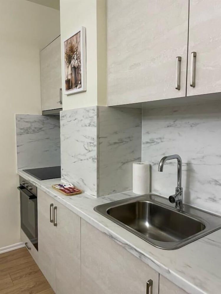 Margen Apartments - Tirana City Center Superior Apartment, City View 11