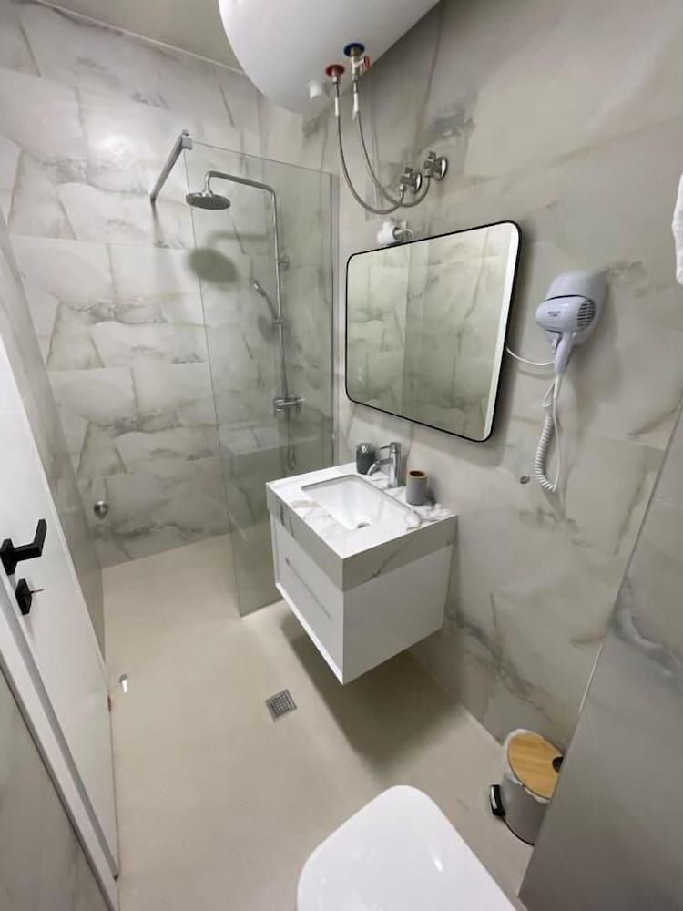 Margen Apartments - Tirana City Center Superior Apartment, City View 18