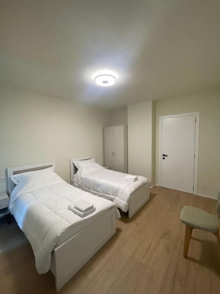 Margen Apartments - Tirana City Center Superior Apartment, City View 7