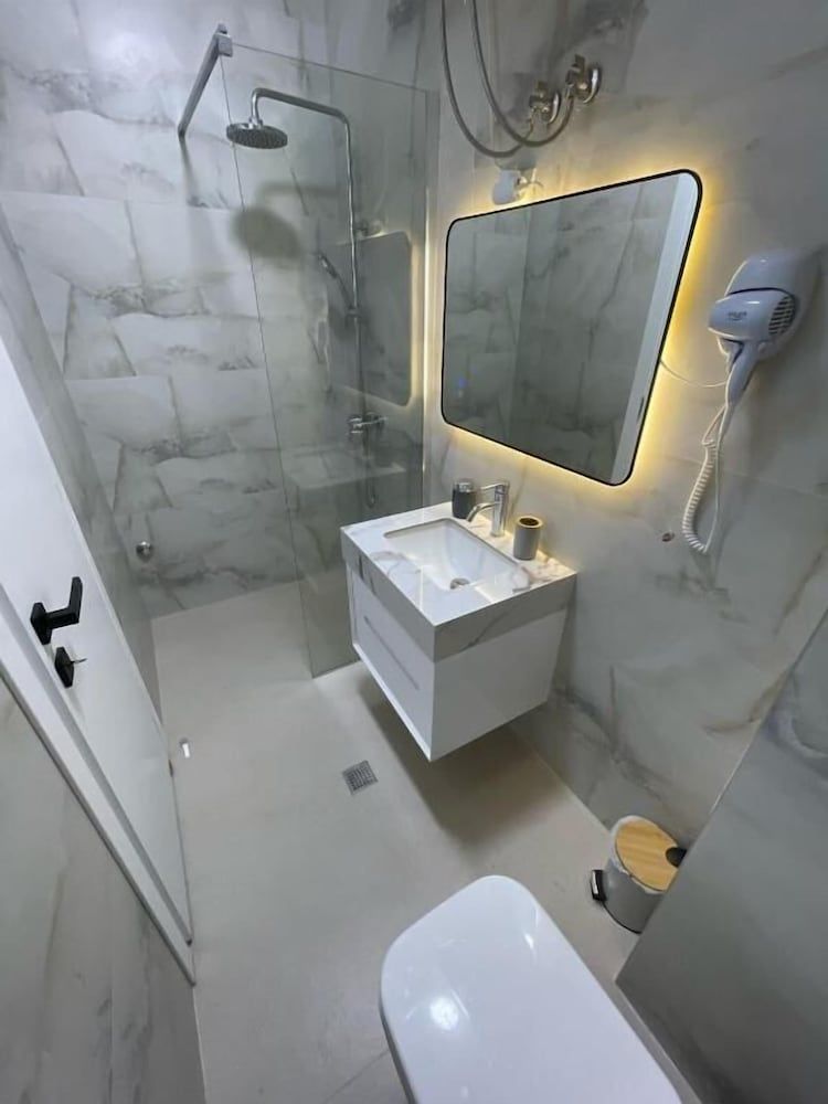 Margen Apartments - Tirana City Center Superior Apartment, City View 14