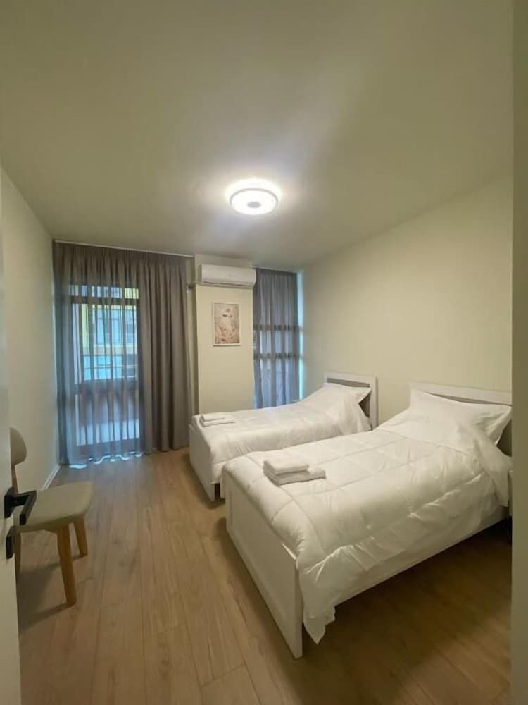 Margen Apartments - Tirana City Center Superior Apartment, City View 5