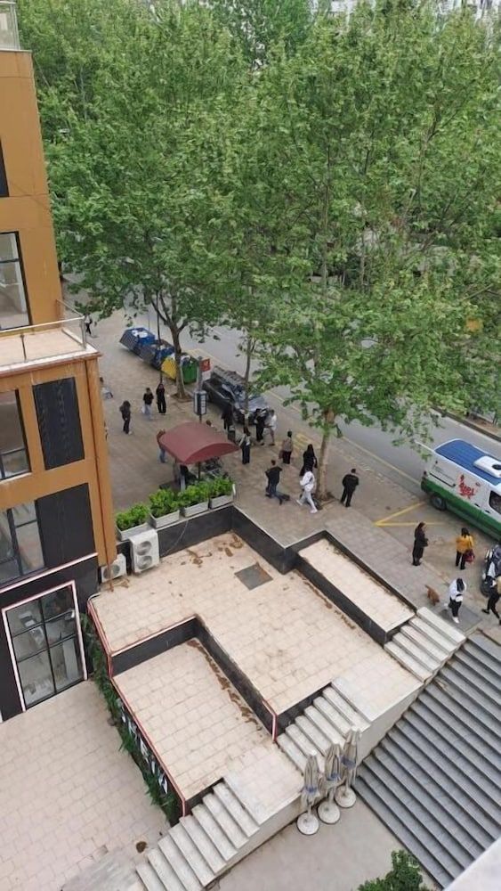 Margen Apartments - Tirana City Center Superior Apartment, City View 10