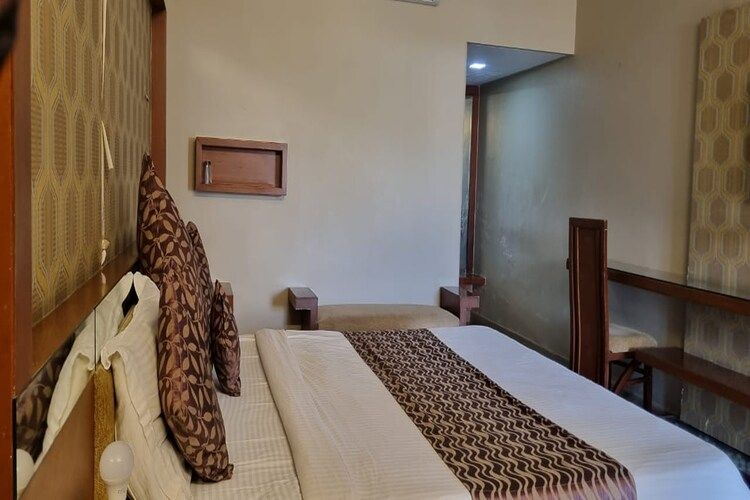 Super Deluxe Front View