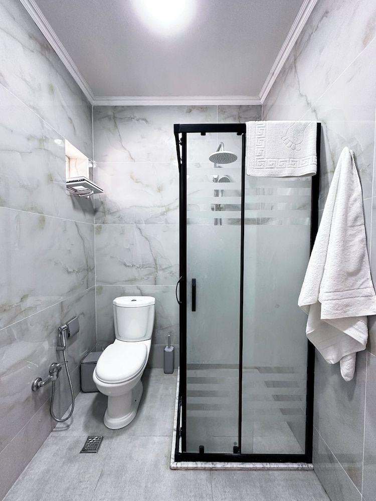 Central Vip Villa Family Room, Garden View 9