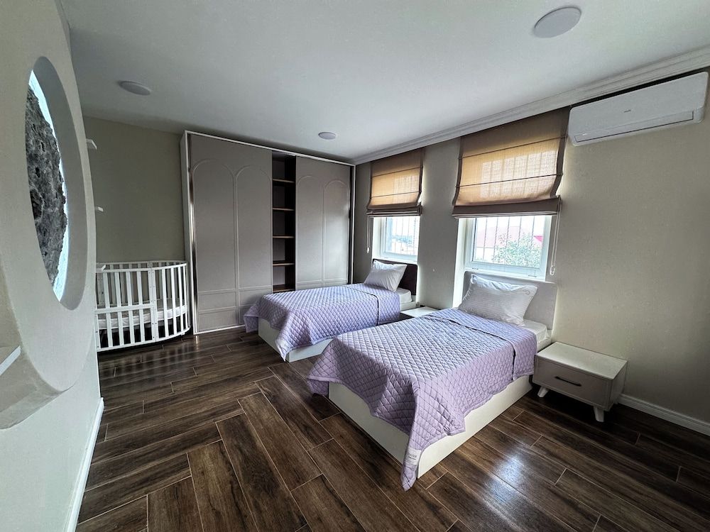 Central Vip Villa Family Room, Garden View 3