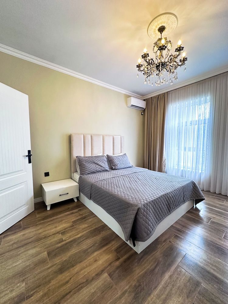 Central Vip Villa Family Room, Garden View 2