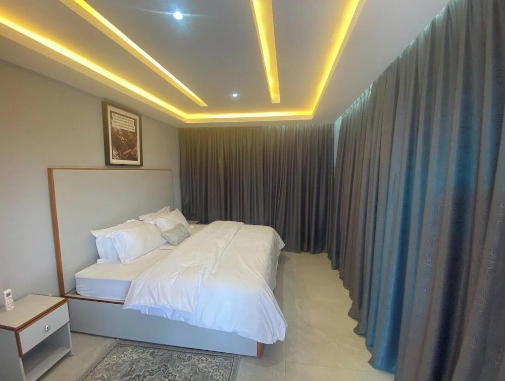 Home Xperience Luxury Apartments Deluxe Apartment 15