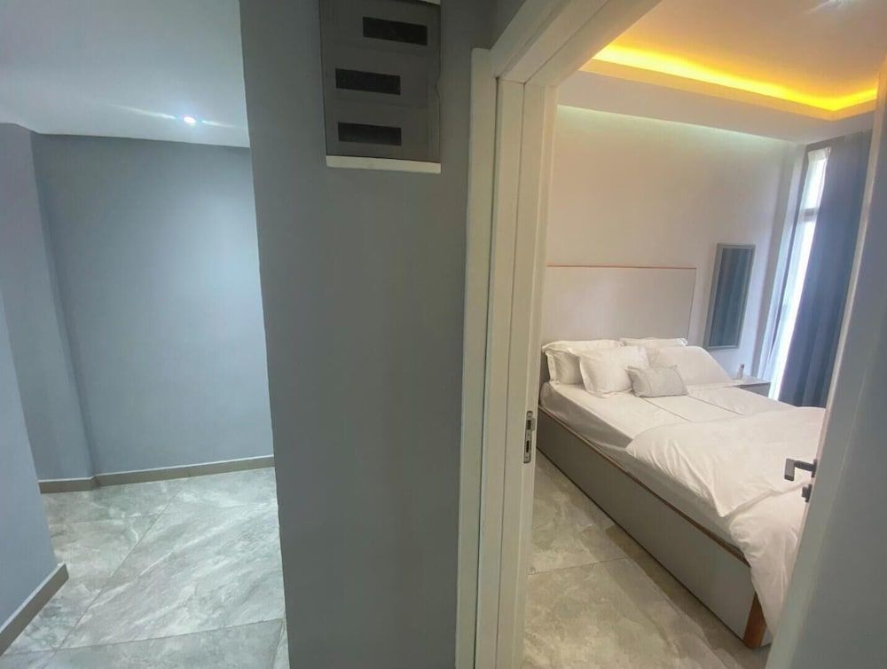 Home Xperience Luxury Apartments Deluxe Apartment 8