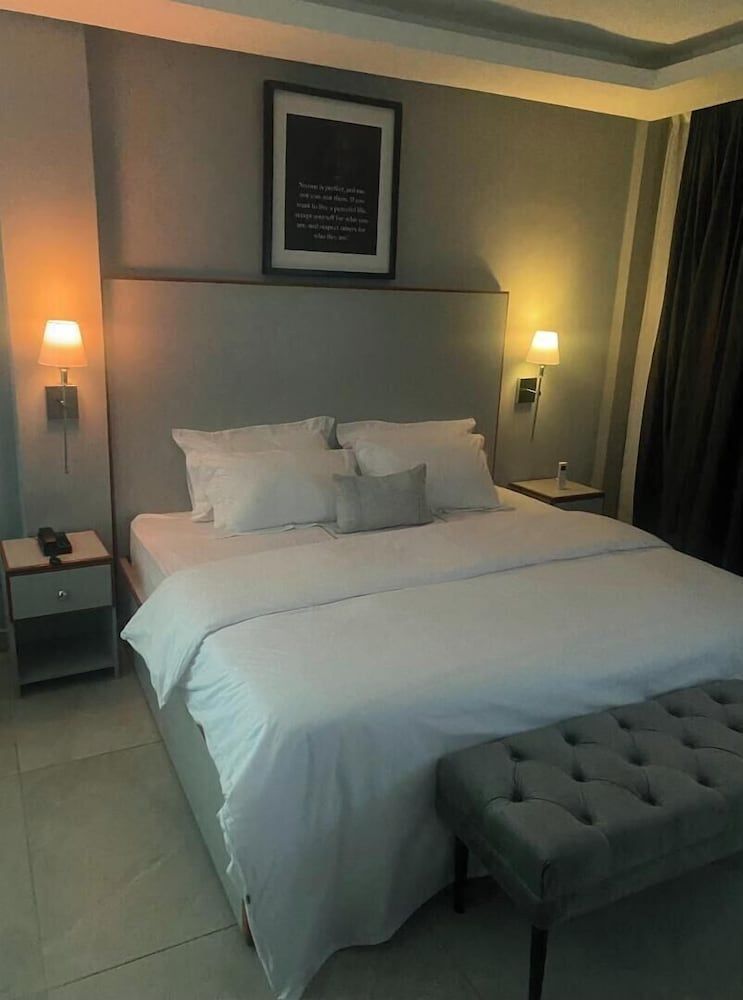 Home Xperience Luxury Apartments Deluxe Apartment 43