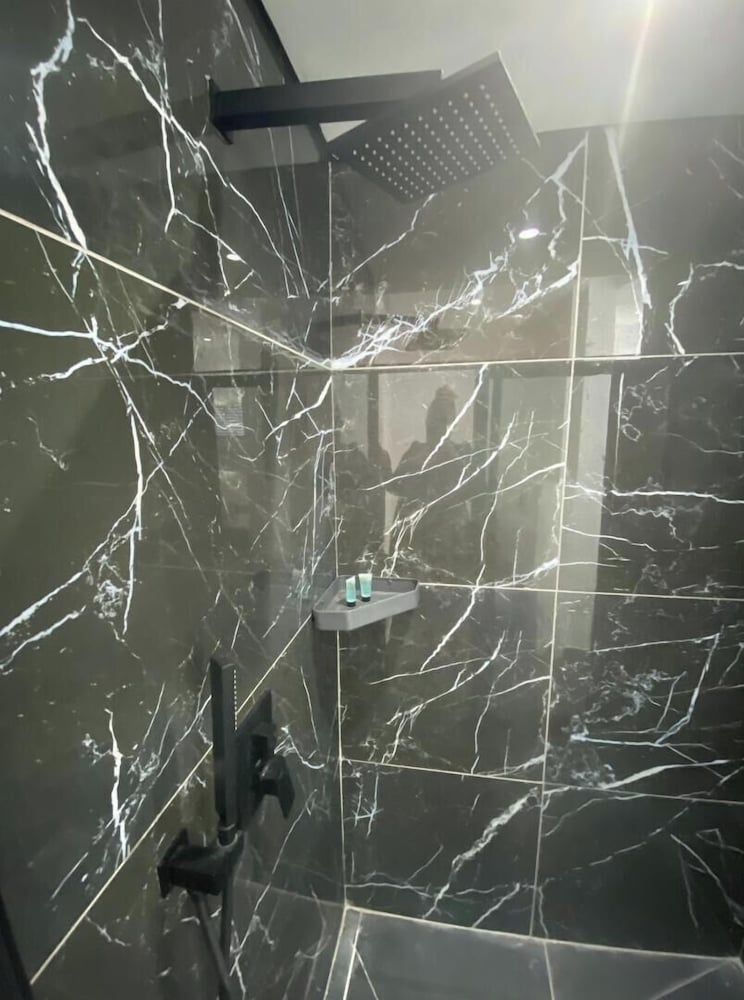 Home Xperience Luxury Apartments Deluxe Apartment 106