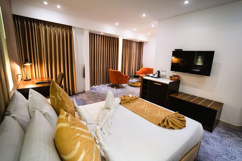 Unique Regency Hotel Dhaka Deluxe Double Room 5