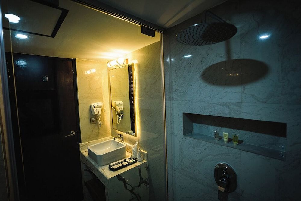 Unique Regency Hotel Dhaka Deluxe Single Room, City View 7