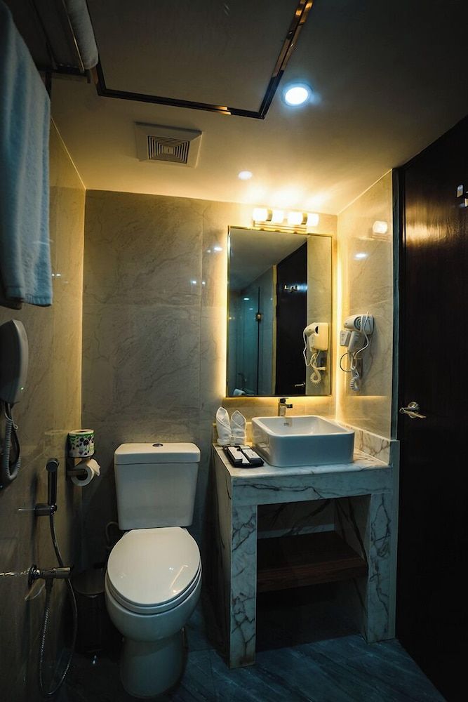 Unique Regency Hotel Dhaka Deluxe Single Room, City View 11