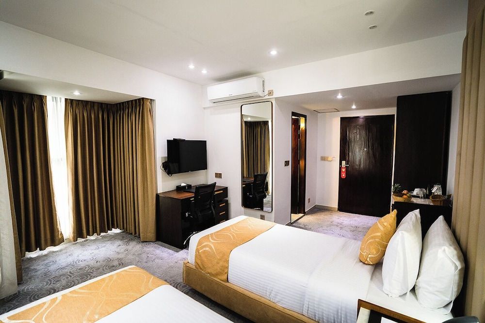 Unique Regency Hotel Dhaka Deluxe Single Room, City View 4