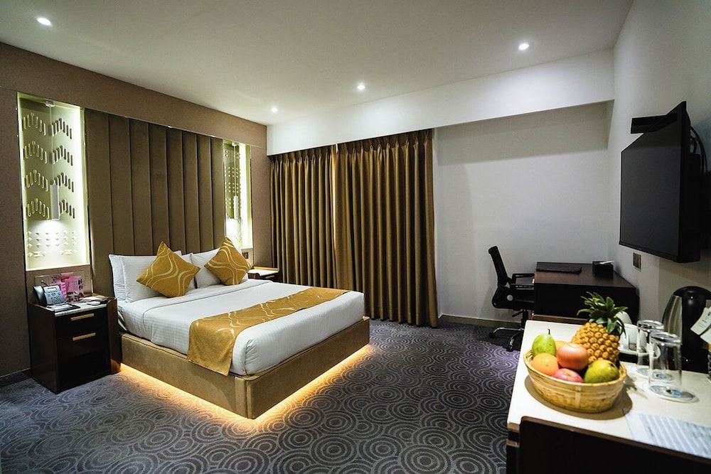 Unique Regency Hotel Dhaka Deluxe Single Room, City View 3