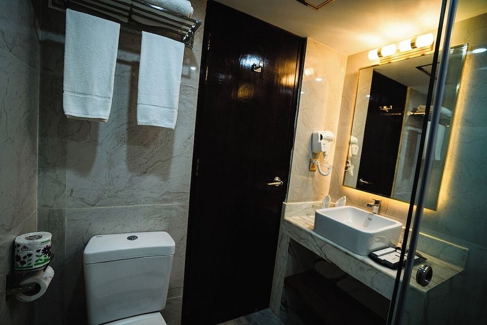 Unique Regency Hotel Dhaka Deluxe Single Room, City View 8