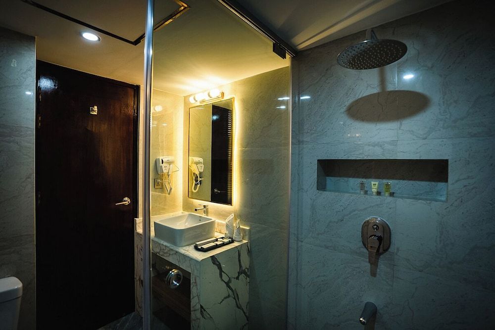 Unique Regency Hotel Dhaka Deluxe Single Room, City View 9