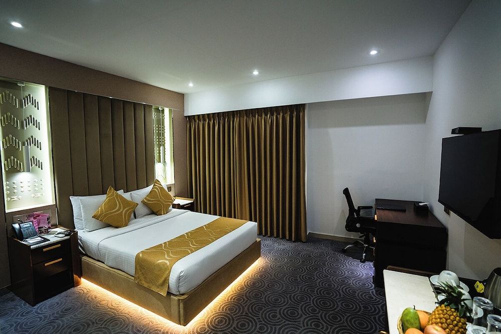 Unique Regency Hotel Dhaka Deluxe Double Room 3