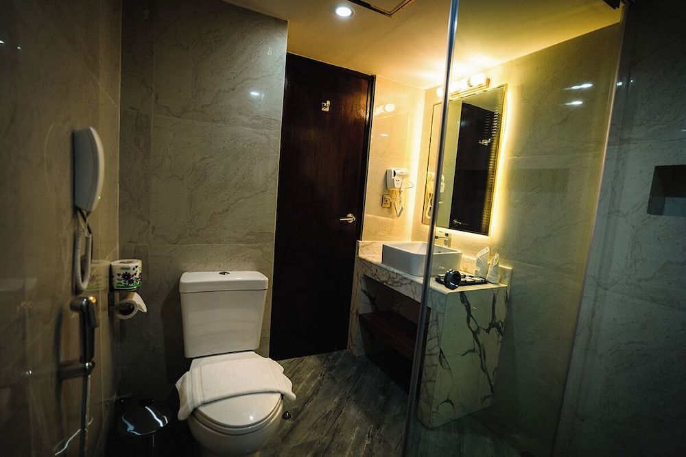 Unique Regency Hotel Dhaka Deluxe Single Room, City View 10