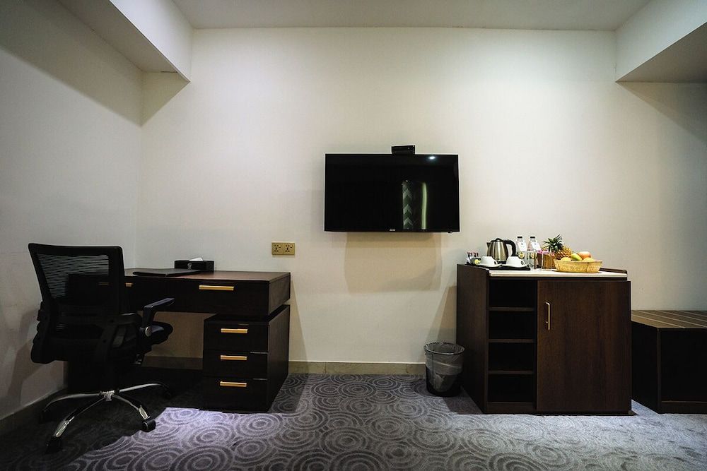 Unique Regency Hotel Dhaka Deluxe Single Room, City View 16