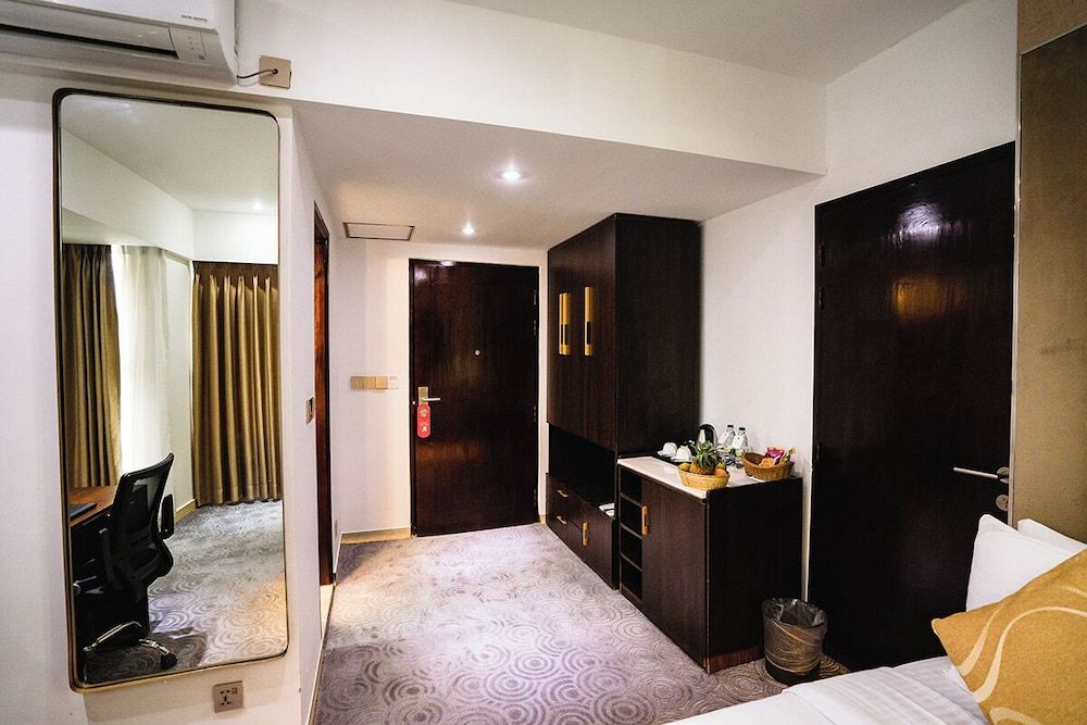 Unique Regency Hotel Dhaka Deluxe Double Room 15