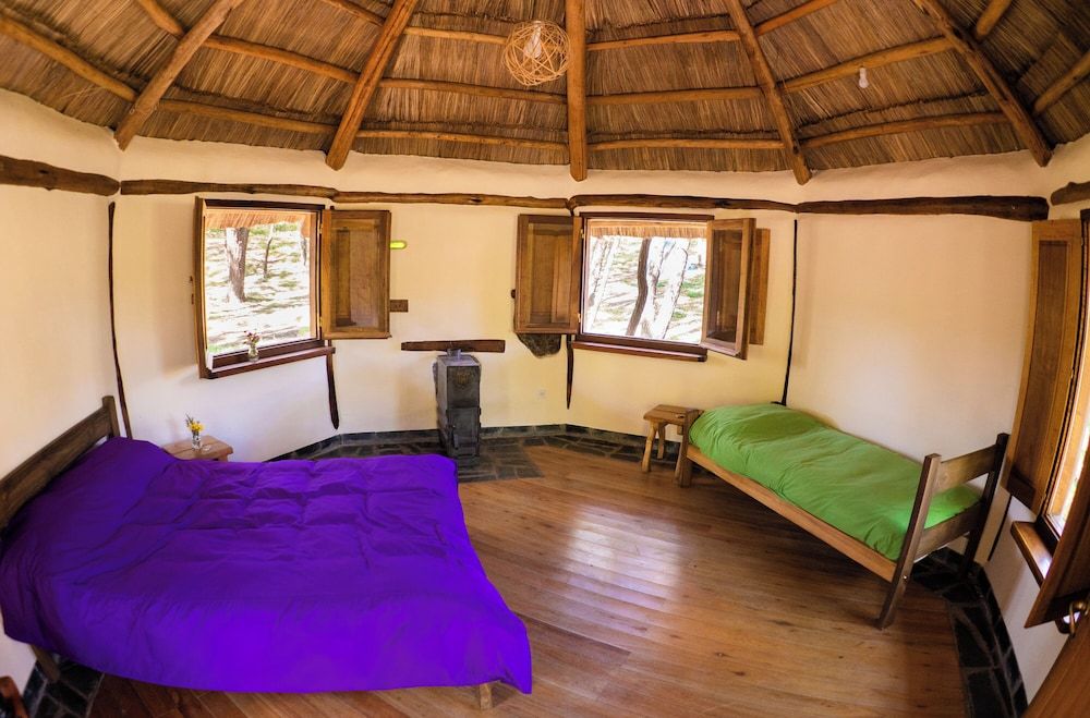 Carolina Leone Comfort Cabin, Garden View